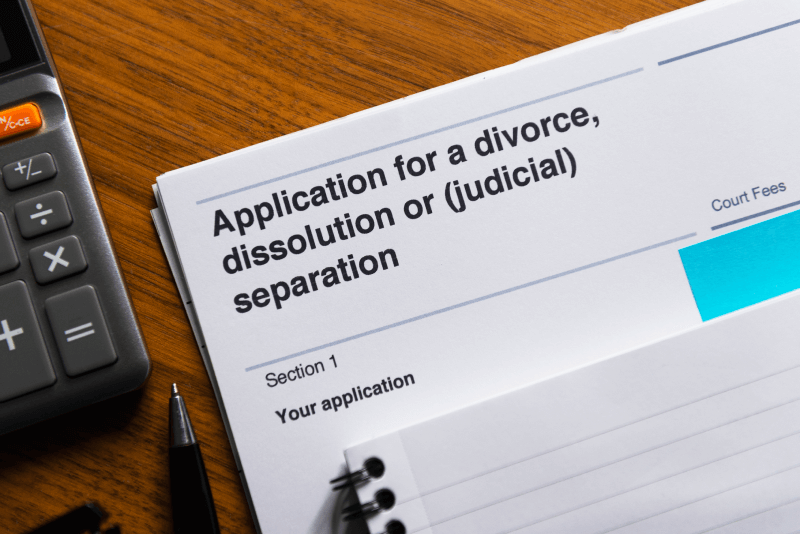 Solicitud de divorcio, disolución o separación (judicial)